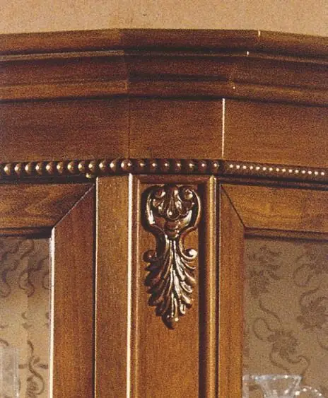 Pannello in legno intagliato